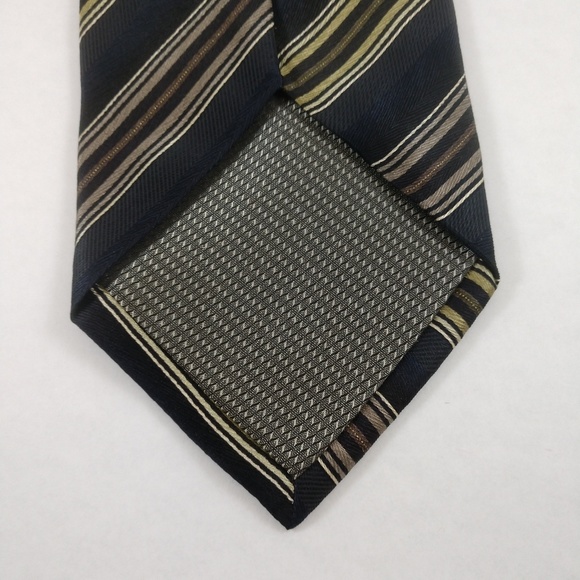 Kilburn and Finch men's silk tie - Picture 5 of 5